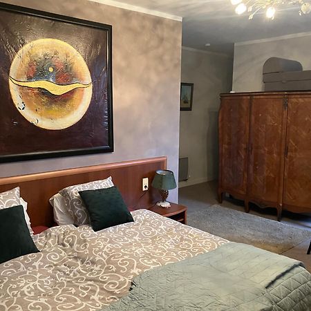 Moon River Chambre D'Hote Saint-Junien Buitenkant foto
